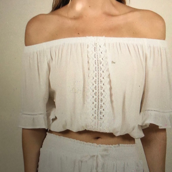 Ocean Drive Tops - White crochet trim crepe off-shoulder crop top, M